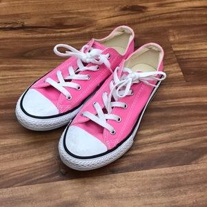 Bubblegum pink converse